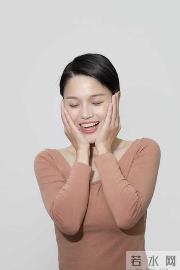 女人主动勾男人时,常会说2句话,男人别听不懂