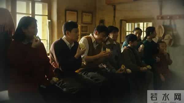 一母亲临终前将脑瘫儿子托付给21岁女儿,女儿含泪点头,谁料母亲去世后,她转身便丢下哥哥离开了家!