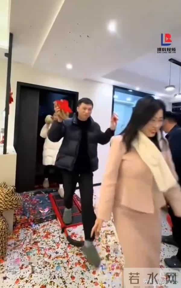 惨！25岁湖南帅哥去世，结婚前日在娘家坠亡，看到尸体女友也跳了