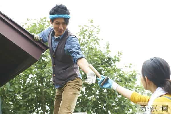 两性关系：男人真正爱一个女人，才会做这三件事，非常明显！