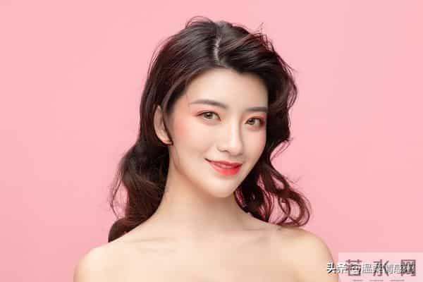 已婚女人频繁出现这4个信号，说明她心已动，男人千万别错过