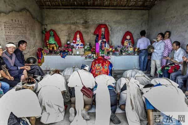 爷爷去世办丧事，伯父第二天才到场，还把煮饭的火淋熄，真寒心！