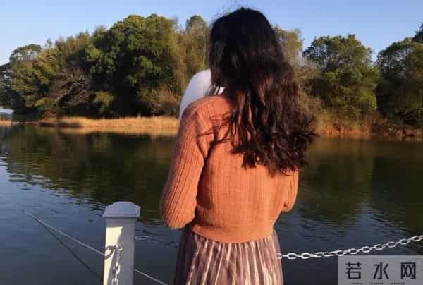 已婚女人一旦有了外遇，不会拒绝丈夫亲近，却会有4个表现，