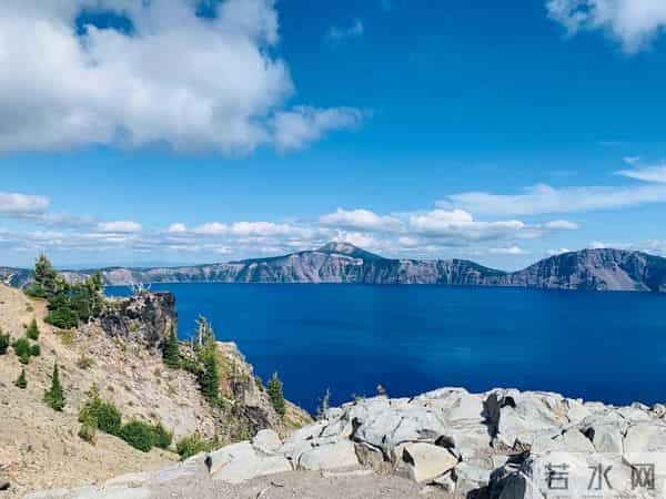 两性关系:人到晚年,如有异性靠近,不是桃花开,是你心里有了光