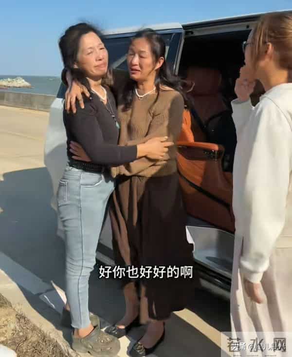 谢妈买新车 海军妈孤单在家 她耐心回复网友问题 偶尔农场有家人帮忙