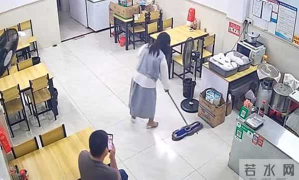 和16年前初恋复合后续,女方漂亮身材好,订婚没一周男子就想关店