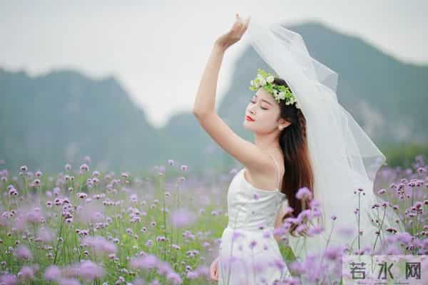 两性关系:男女独处时,女人有这5个暗示,是在等你“主动出击”