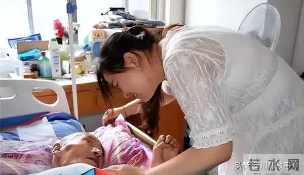 36岁女老师相貌出众,却无人敢娶,只因看到她家里的2个人!