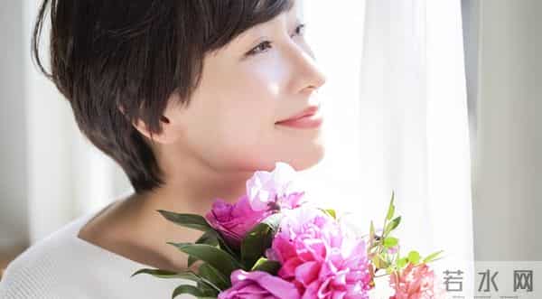 女人主动勾男人时,常会说2句话,男人别听不懂