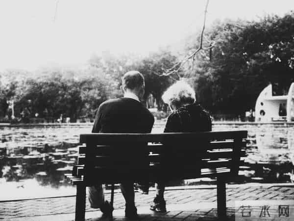 60岁后找老伴 图啥?一位大妈的大实话:就图这四点比钱实在多了