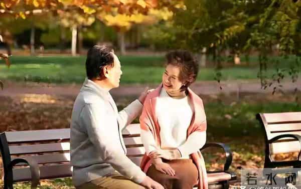 老了才明白:夫妻到六十五岁,若还有这三样,余生无憾!