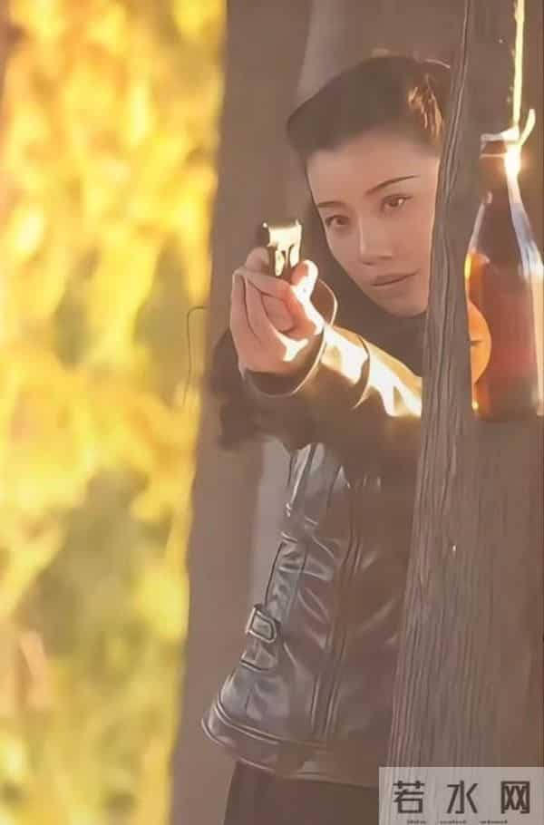 王鹤润：从盛华兰到疯批美人，她让每个角色都“活”一次