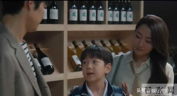 别再尬演“白月光”了!笑容僵硬、声音沙哑,这也能迷倒男人?