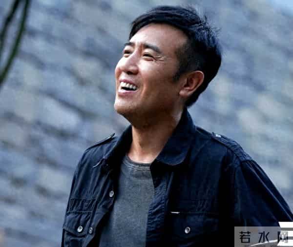 人民日报点名仅一个月，54岁于和伟再迎捷报，张艺谋的预言成真了