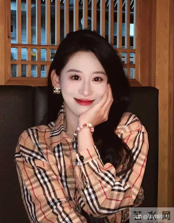 短剧女神人气排名大洗牌!郭宇欣第四,王小亿第二,她稳居榜首!