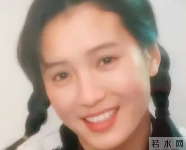 她长得漂亮,演技好,父母却一个瘫痪,一个截肢,丈夫将她宠成宝