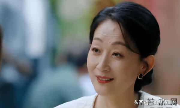 收手吧钟汉良,眼窝塌陷、脸肿不平,谁要看50岁中老年谈恋爱?