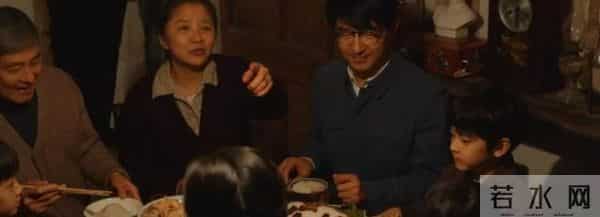 小巷人家:看栋哲被踢凳子后才知赶美为何不照顾偏心自己的庄阿婆