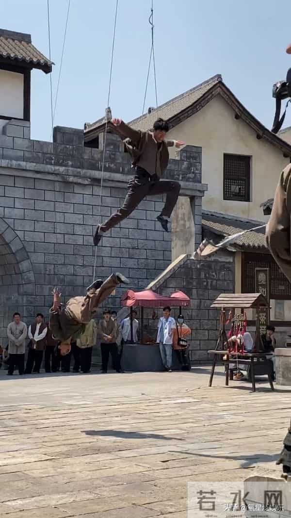 威亚失灵撞地!成毅《两京十五日》受伤,武行生存现状引热议