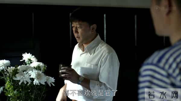 江德福第2次到安家做客却送9朵白菊,几乎没人看出他是故意的!