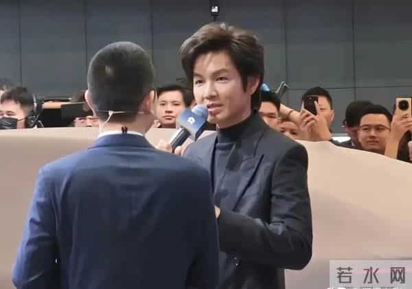 收手吧钟汉良!50岁演偶像剧被群嘲,满脸褶子强扮少年太辣眼!