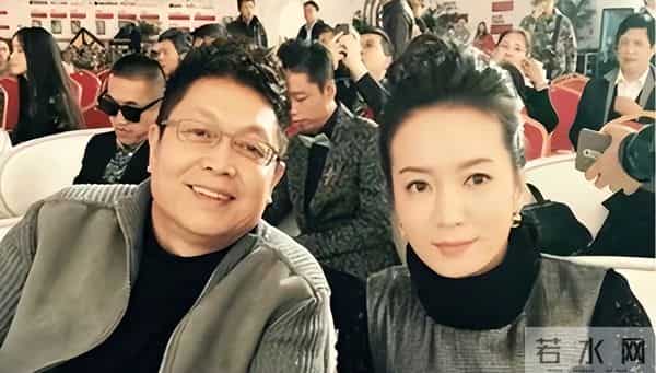 她长得漂亮,演技好,父母却一个瘫痪,一个截肢,丈夫将她宠成宝