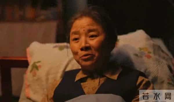 小巷人家:看栋哲被踢凳子后才知赶美为何不照顾偏心自己的庄阿婆