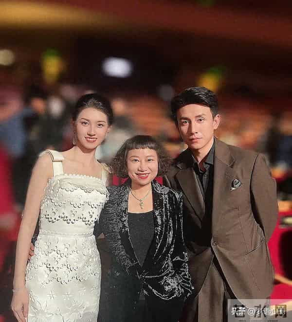 郭宇欣与饶雪漫合作在即，短剧行业人才争夺战加剧