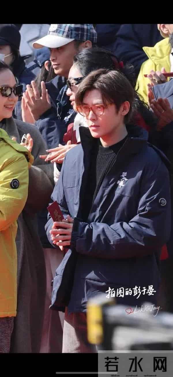 侯明昊新剧《碧血蝉》横店开机！红衣金环“疯批美强”造型杀疯了