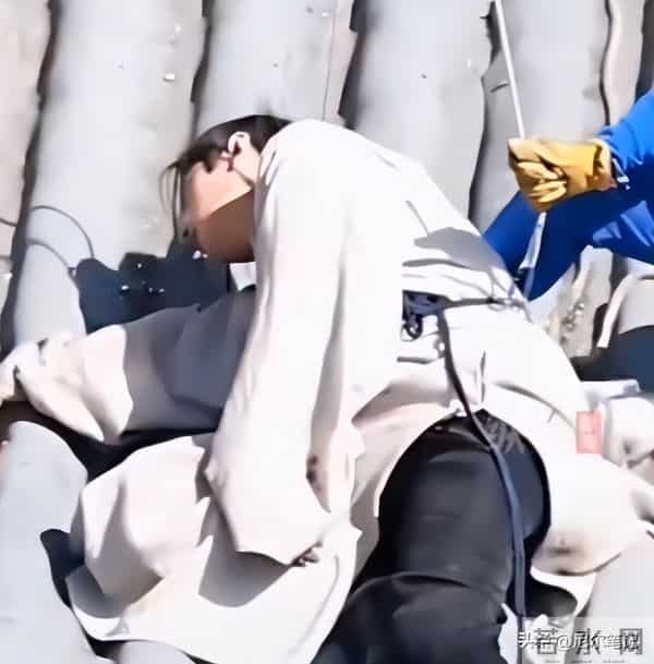 35岁成毅拍打戏受伤,腰部受重击后脑勺撞地,张晋的教训他没看懂