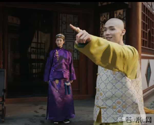 《大生意人》她气场强大，妈妈是第一代经纪人，前男友也在剧中