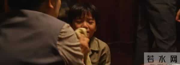 小巷人家:看栋哲被踢凳子后才知赶美为何不照顾偏心自己的庄阿婆