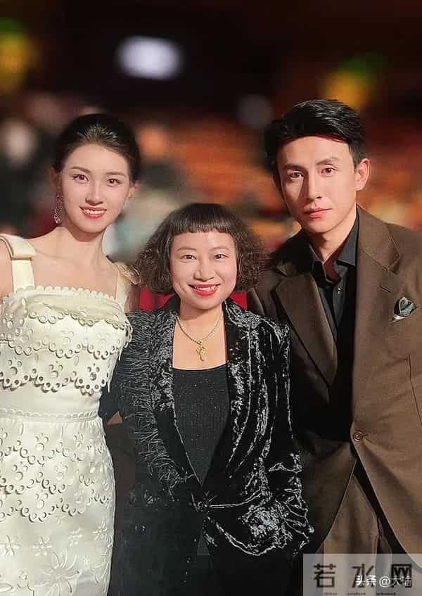 静默革命！当她们还在红毯争C位，95后姑娘已推开饶雪漫的谈判桌