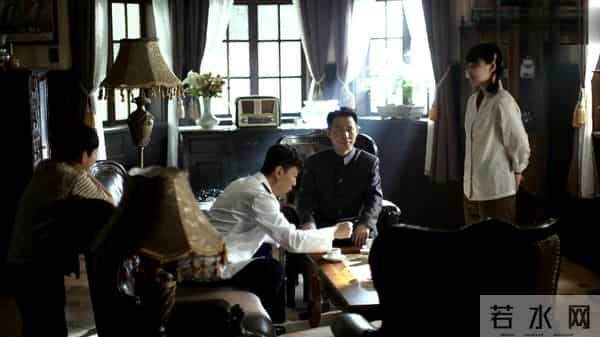 江德福第2次到安家做客却送9朵白菊,几乎没人看出他是故意的!