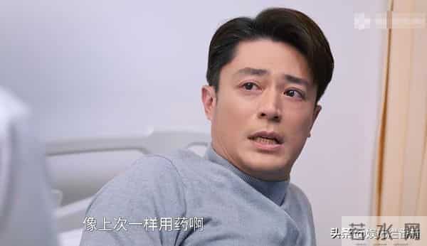 别再尬演“白月光”了!笑容僵硬、声音沙哑,这也能迷倒男人?