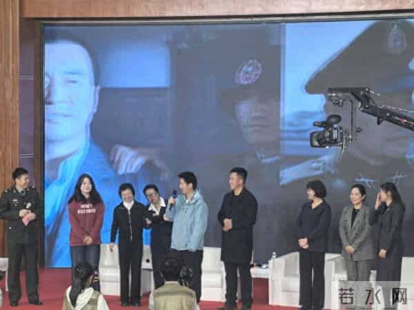 《沉默的荣耀》主创团队走进郑州大学