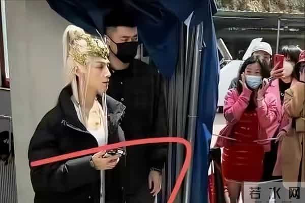 矫揉造作,大浓妆,牙齿黄,古偶丑男再添猛将,观众直呼辣眼