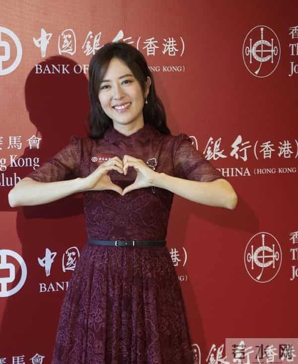 新挑战!44岁TVB视后新剧与23岁女星演母女,自曝有性感演出