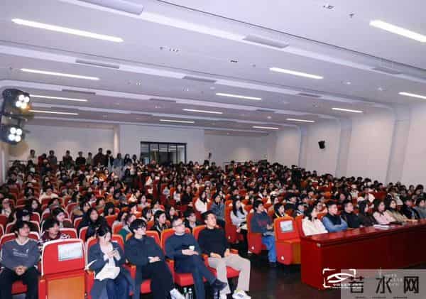 2025青葱校园行走进成都 贾樟柯:有时候,拍电影是一种“声援”