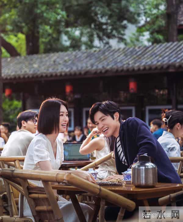 《亦舞之城》《毒舌家庭》各看3集,我想说:没有对比就没有伤害