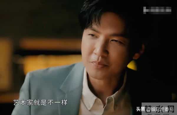 别再尬演“白月光”了!笑容僵硬、声音沙哑,这也能迷倒男人?