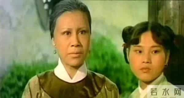 林青霞早年古装鬼片《古镜幽魂》:相传古井里有一名绝色美女