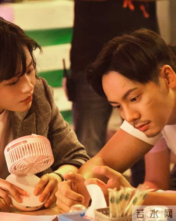 为啥这两部4星剧口碑差一截《橙红年代》上头《风暴舞》白瞎题材