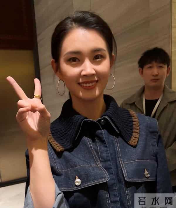 短剧盛典“见光死”,郭宇欣脸凹土气,张晋宜吊稍眼,陈芳彤肿了