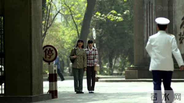 江德福第2次到安家做客却送9朵白菊,几乎没人看出他是故意的!