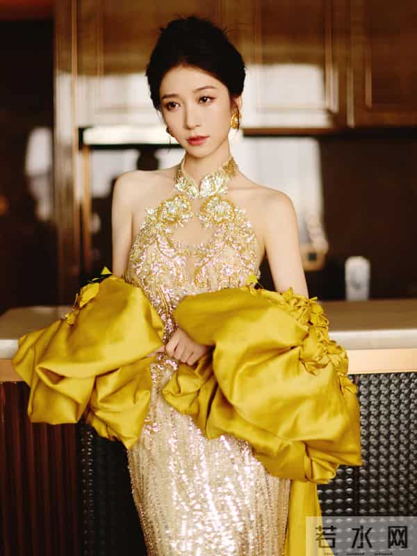 1.2亿播放炸屏！王格格斩获鎏光盛典匠心奖 带飞《一见钟情》登顶