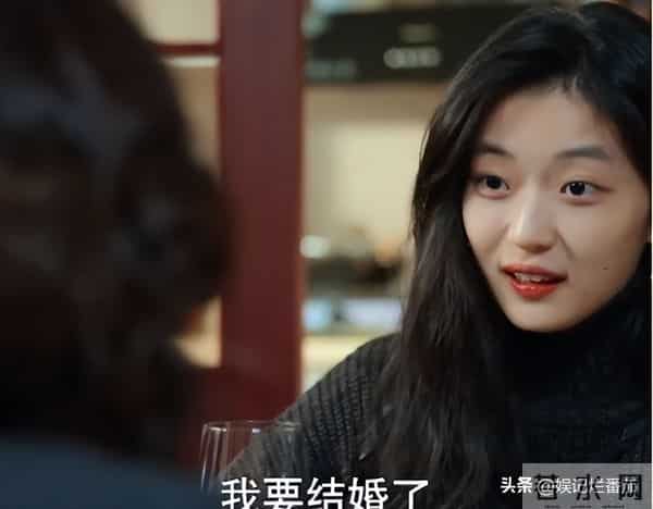 《大生意人》她气场强大，妈妈是第一代经纪人，前男友也在剧中