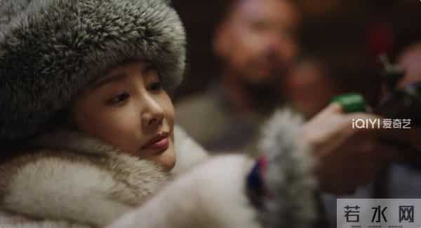 出场就惊艳观众！李纯凭《大生意人》出圈，37岁状态如少女