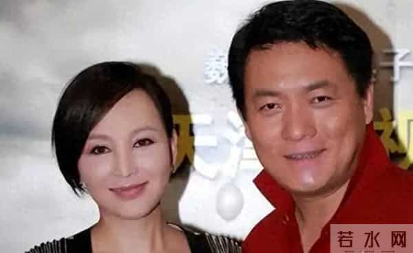 19岁为爱私奔住地下室，7部剧捧红她的丈夫，凭什么观众全网撑腰