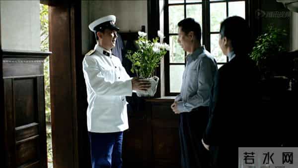 江德福第2次到安家做客却送9朵白菊,几乎没人看出他是故意的!